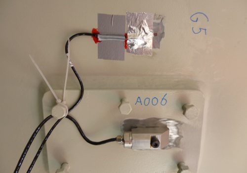 Strain gauge directly glued on the steel.